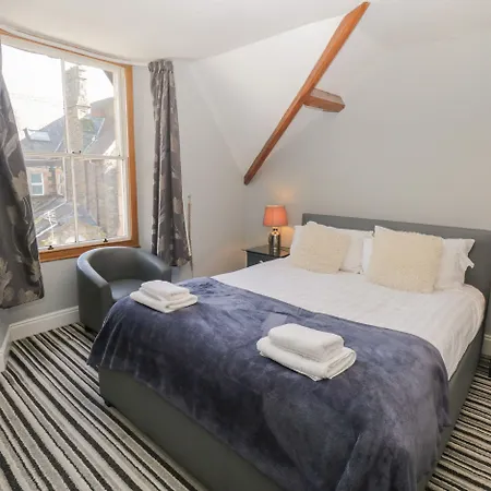 48 Oak Street * Windermere