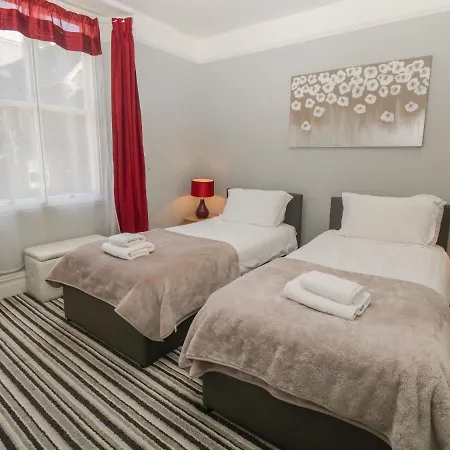 48 Oak Street * Windermere